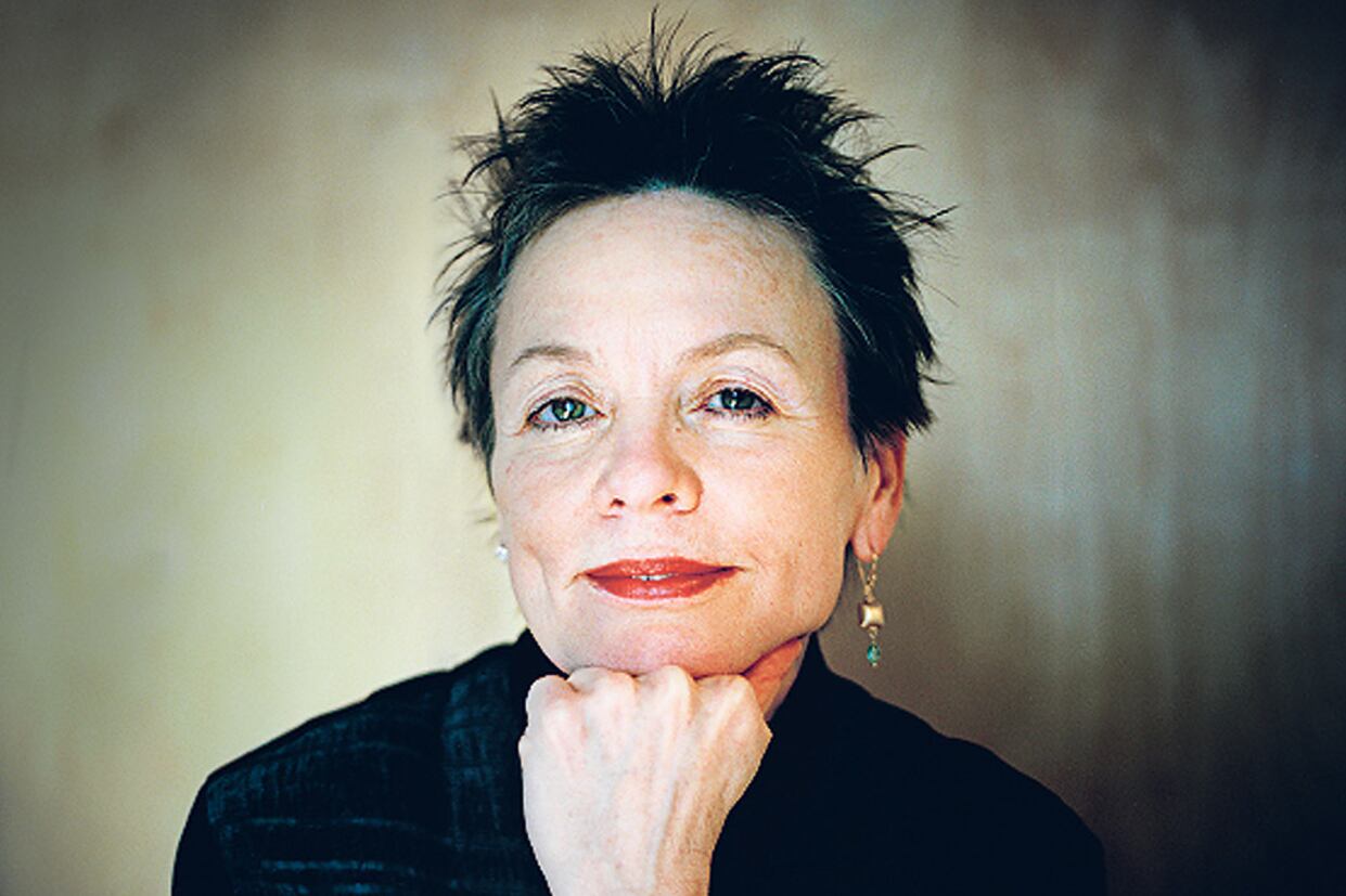 La polifacética y experimental Laurie Anderson actuará hoy en el Teatro Opera.