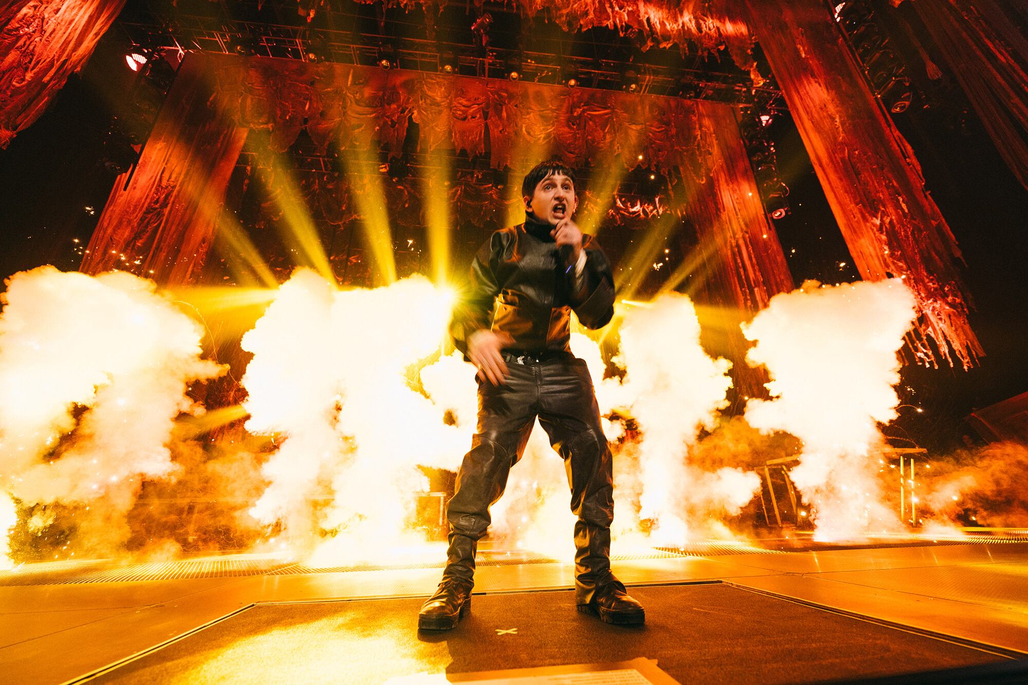 Dillom ofreció un espectáculo con una fuerte impronta teatral. 