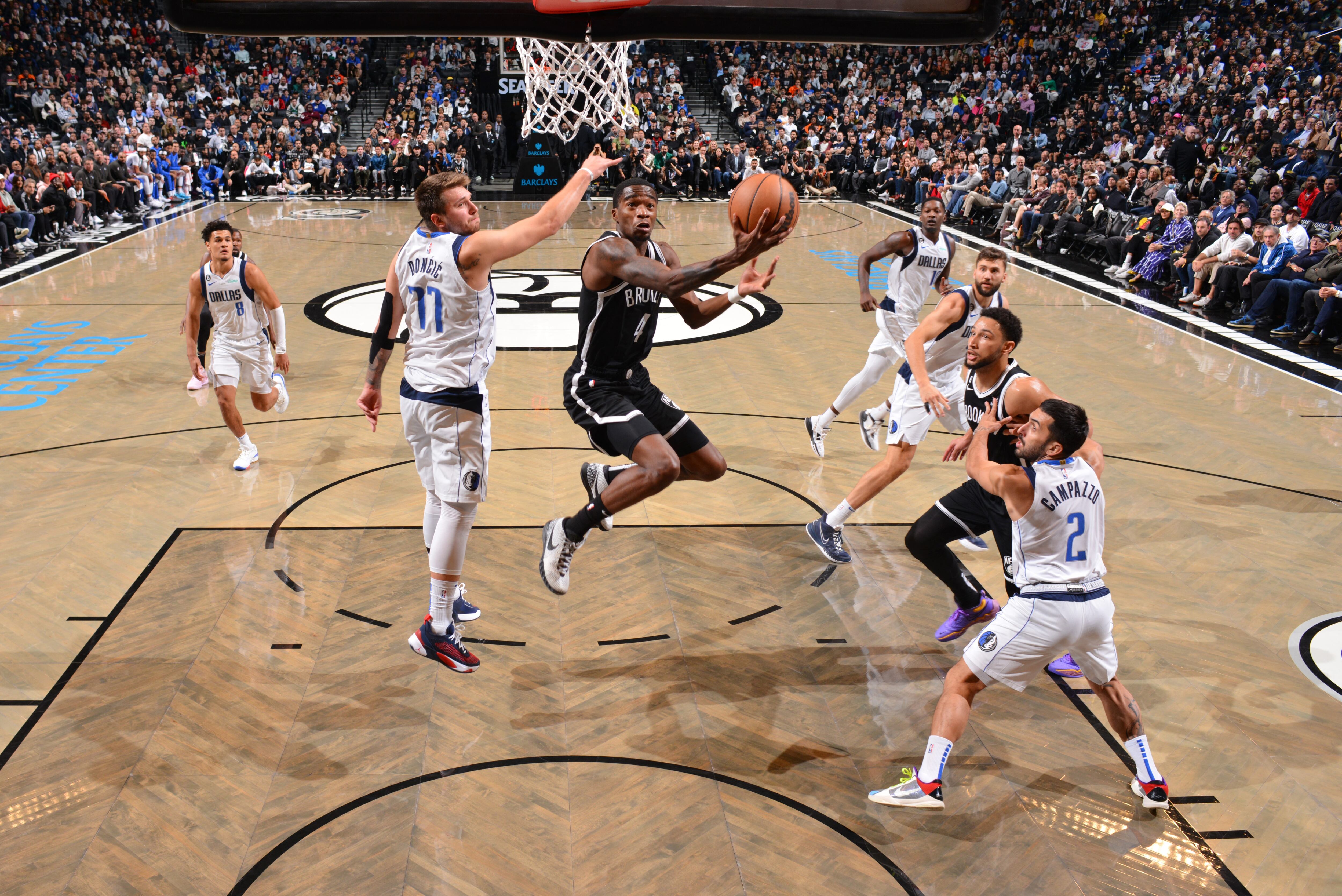 El base argentino entró pocos minutos pero sumó su segundo partido en los Mavericks (Foto: AFP).