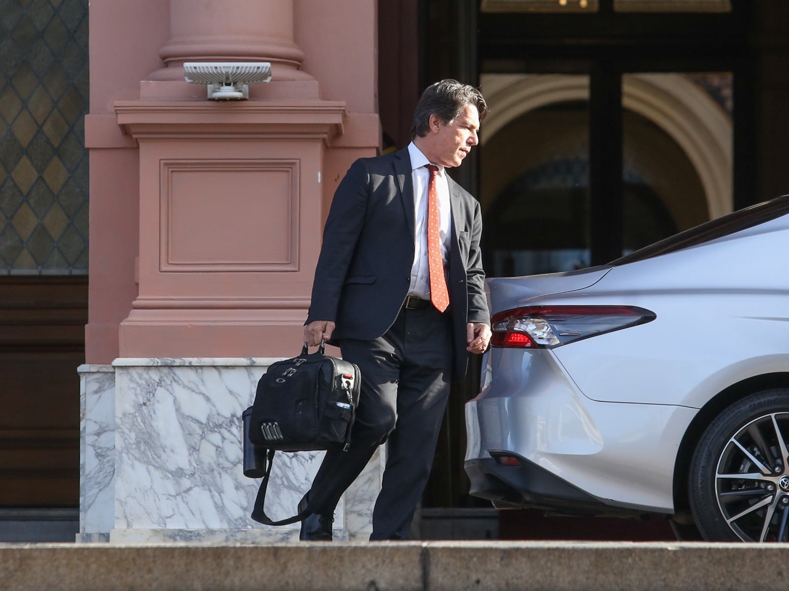 El jefe de Ministros, Nicolás Posse, se retira de la Casa Rosada.