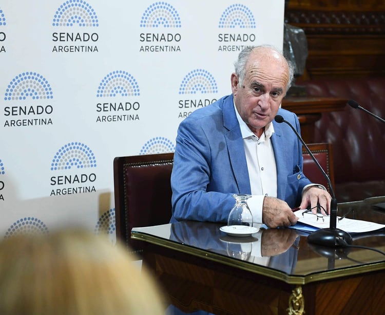 "Ninguna de las causas va a cambiar de juez ni mucho menos", dijo el senador neuquino sobre la reforma judicial. 