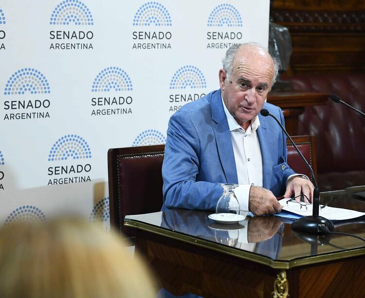 "Ninguna de las causas va a cambiar de juez ni mucho menos", dijo el senador neuquino sobre la reforma judicial.