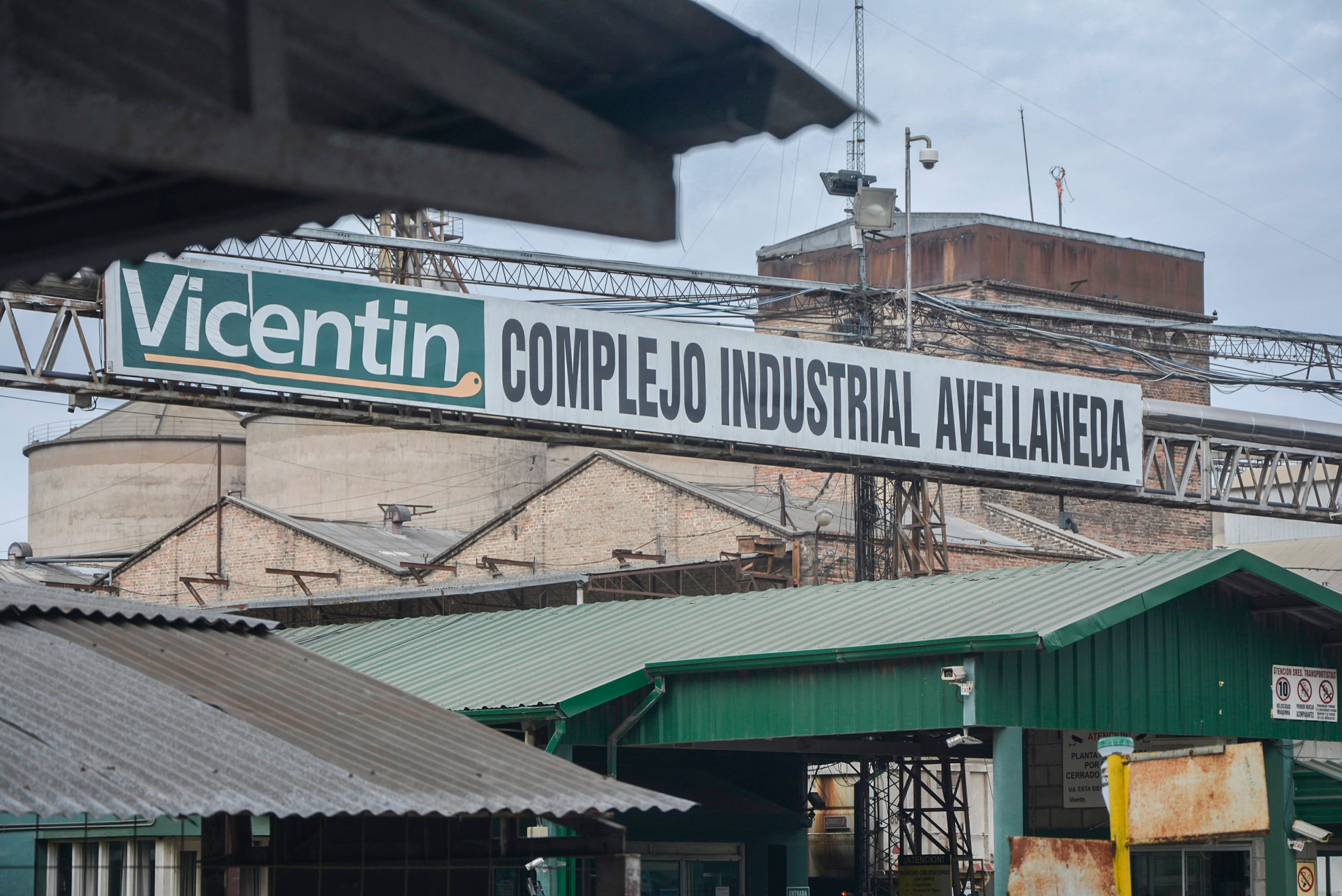 Todos los allanamientos tuvieron lugar en Avellaneda, Santa Fe, donde también está la planta principal.