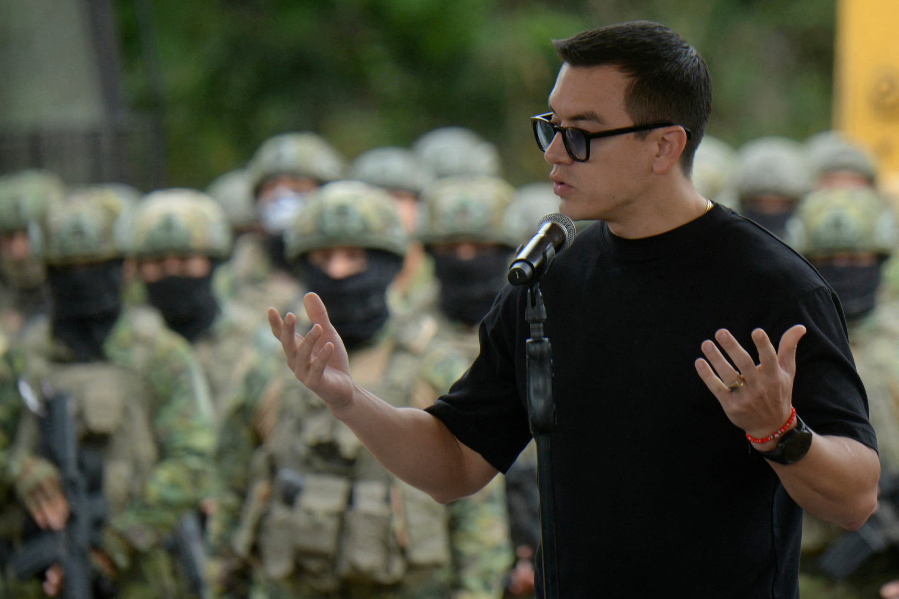 Noboa habla durante la ceremonia de inicio de obra de la cárcel de Santa Elena.