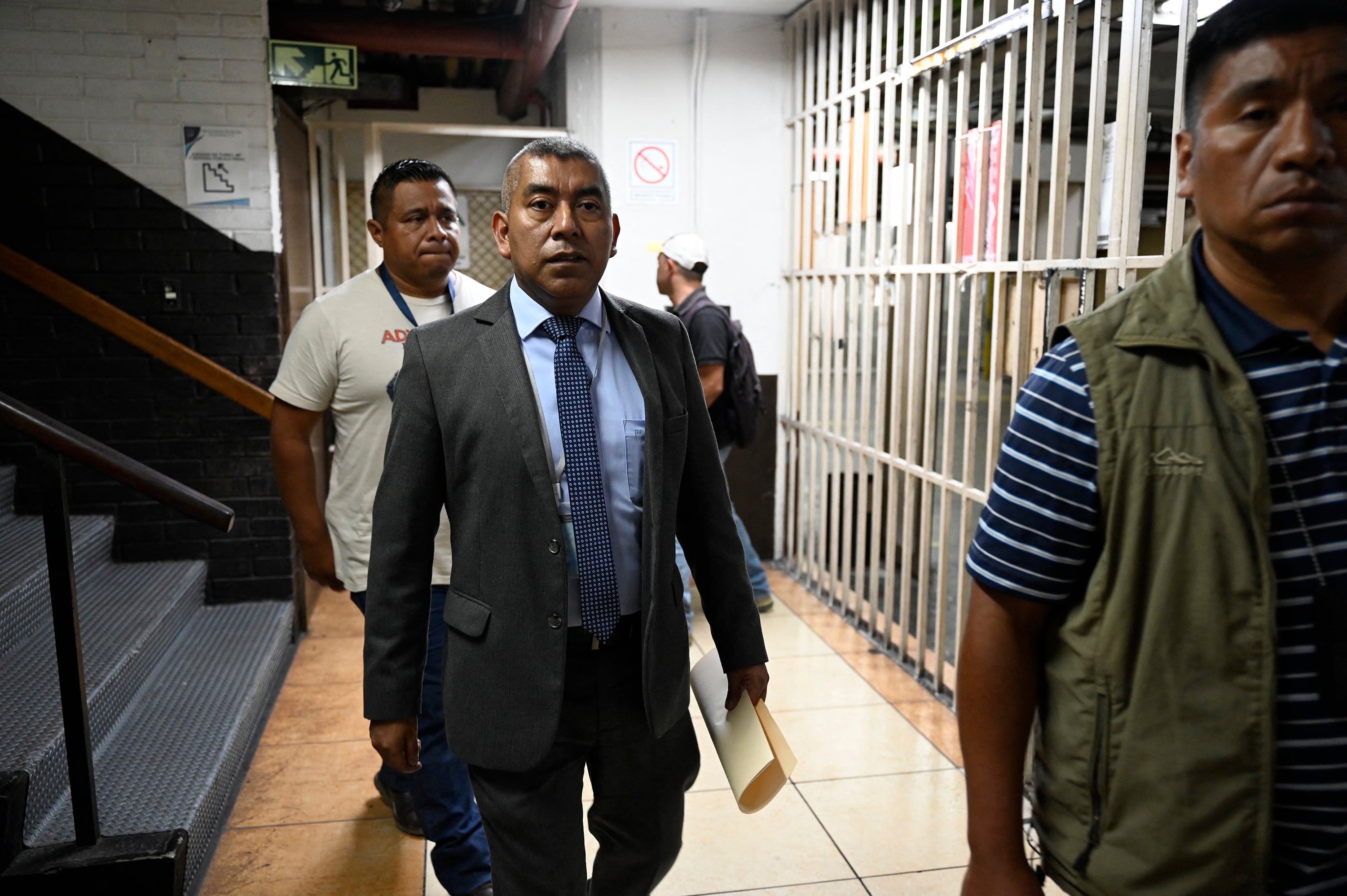 El fiscal Rafael Curruchiche arremete contra un candidato.