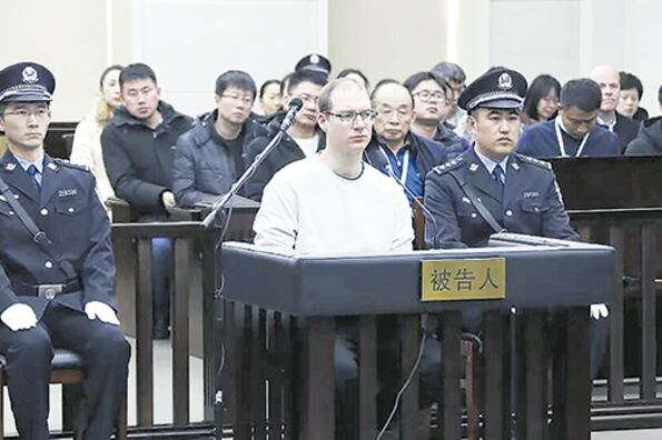 El canadiense Schellenberg insistió en que es “un turista incriminado por delincuentes”.