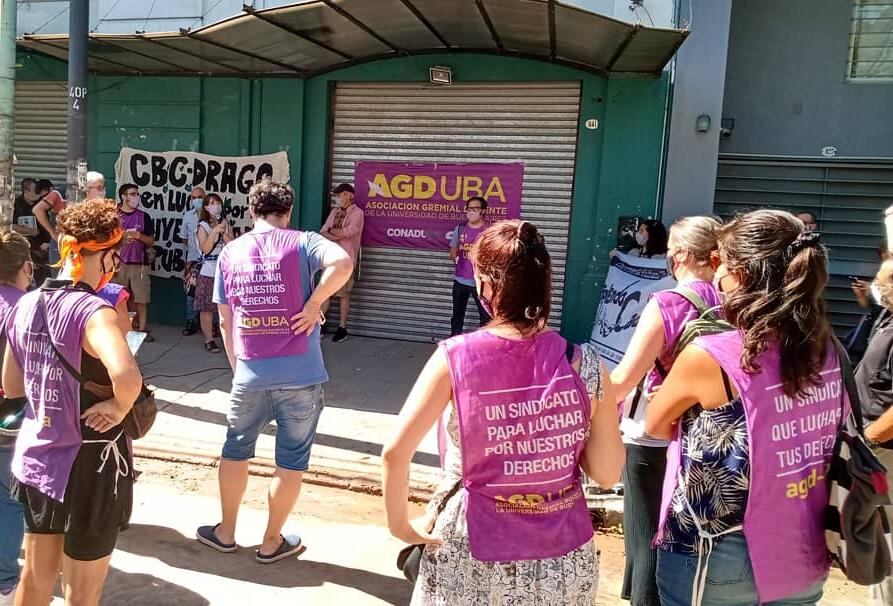 Los docentes de Conadu Histórica cumplieron una huelga nacional. La AGD-UBA protestó ante la sede central del CBC "contra los despidos en la Cátedra Marchini".