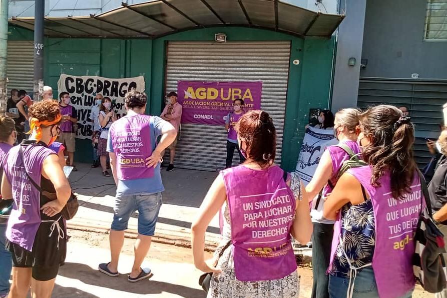 Los docentes de Conadu Histórica cumplieron una huelga nacional. La AGD-UBA protestó ante la sede central del CBC "contra los despidos en la Cátedra Marchini".