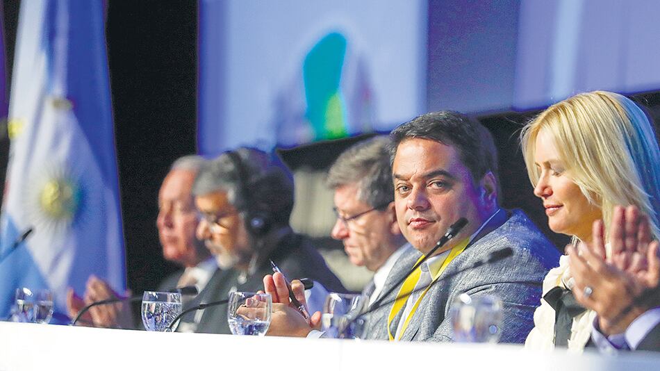 Triaca adelantó los planes del Gobierno, que tampoco pagará adicionales a los beneficiarios de la Asignación Universal por Hijo.