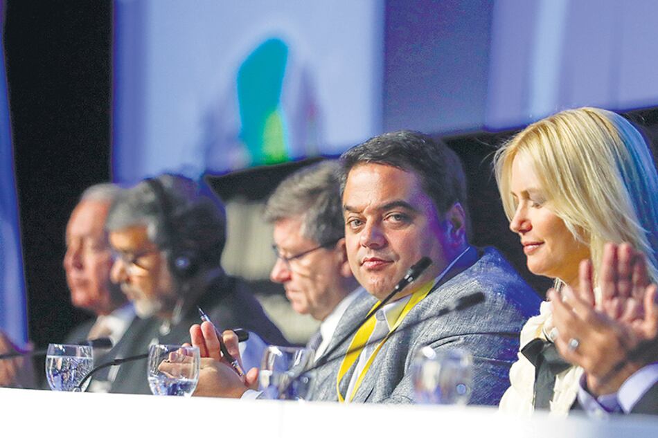 Triaca adelantó los planes del Gobierno, que tampoco pagará adicionales a los beneficiarios de la Asignación Universal por Hijo.