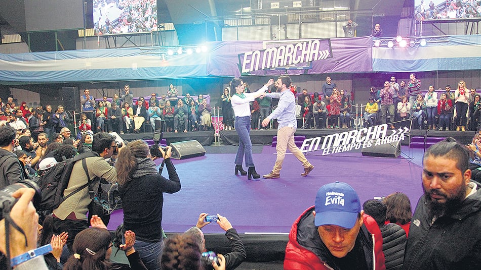 Los diputados Victoria Donda y Leonardo Grosso cerraron el acto en el microestadio de Ferro.