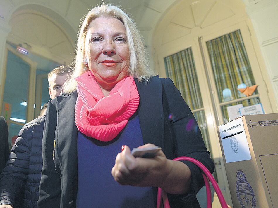 De denunciante a denunciada: la diputada Elisa Carrió, socia de Macri, es acusada por enriquecimiento.