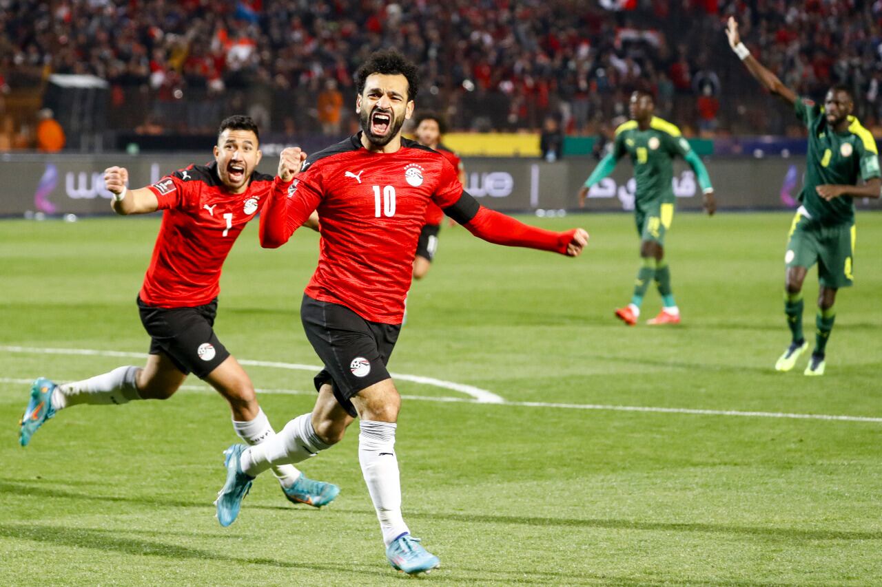 Mohamed Salah festeja el gol de Egipto.