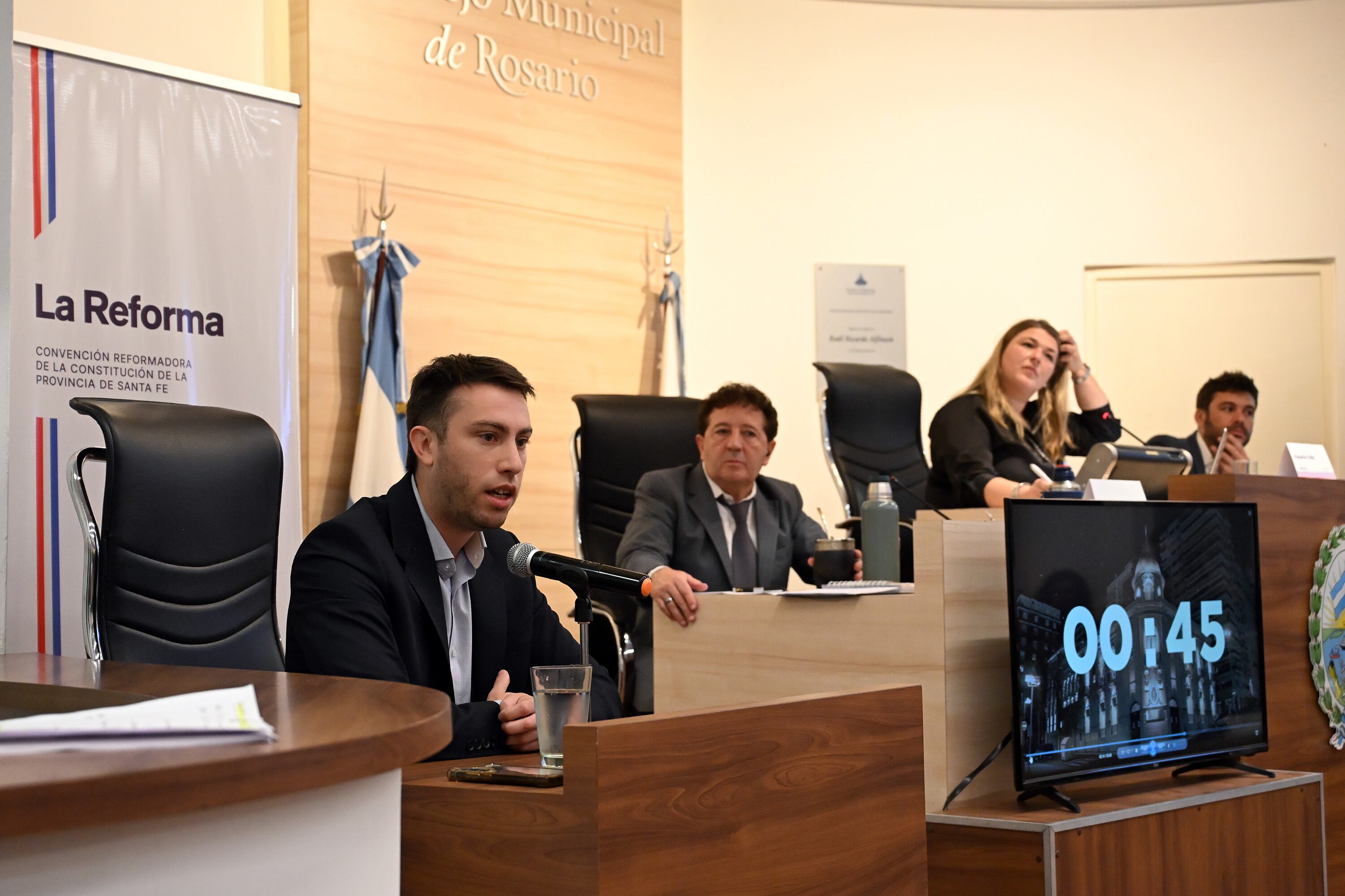 Los integrantes de la Comisión de Régimen Municipal escuchó a diversas voces.