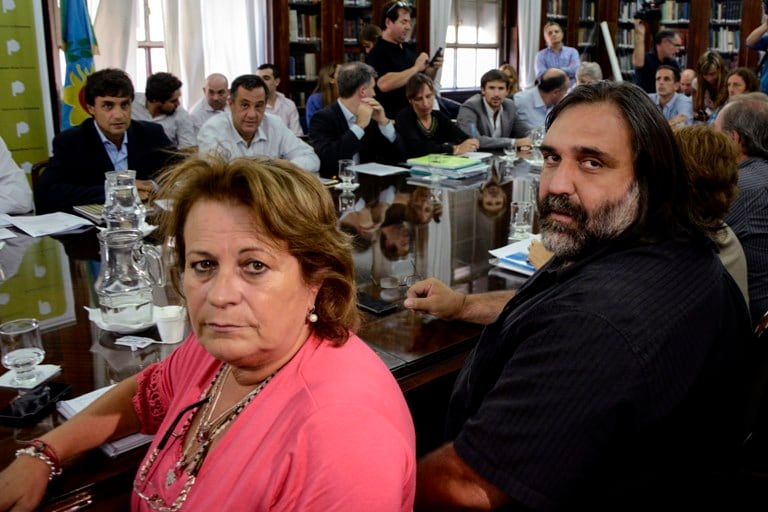 Mirta Petroncini y Roberto Baradel en la reunión de esta tarde en La Plata. 