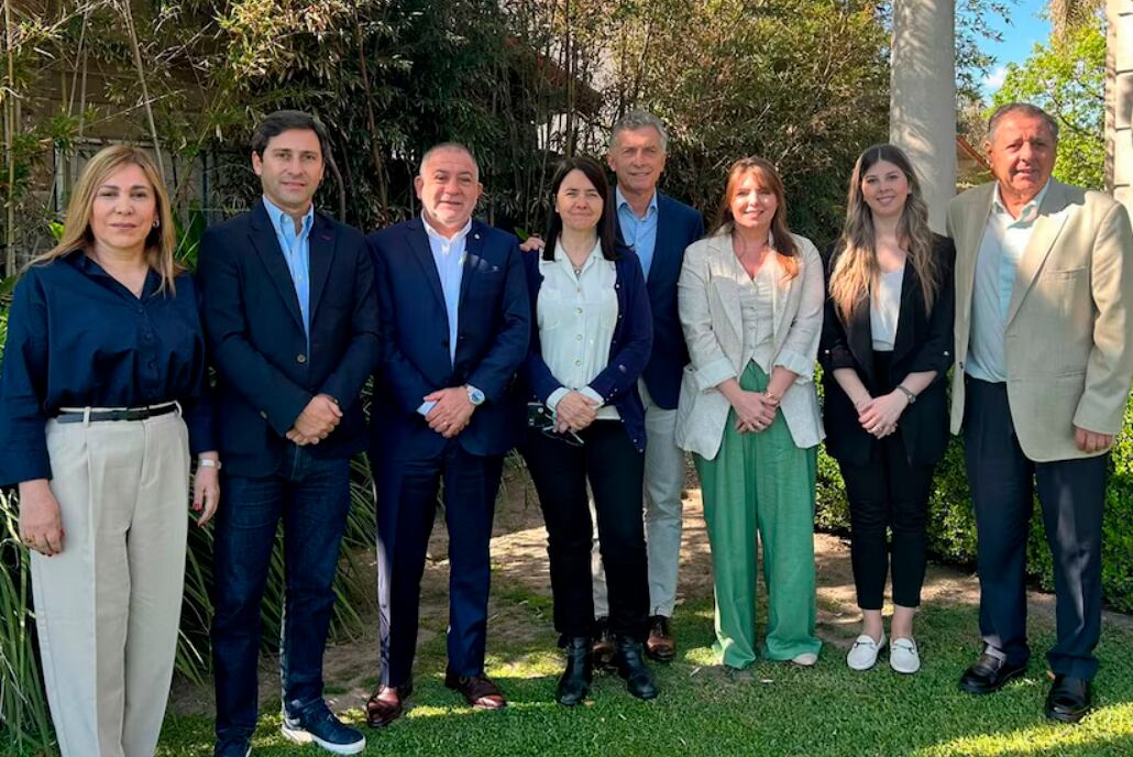 Maurico Macri recibió al bloque de senadores en su casa de Acassuso