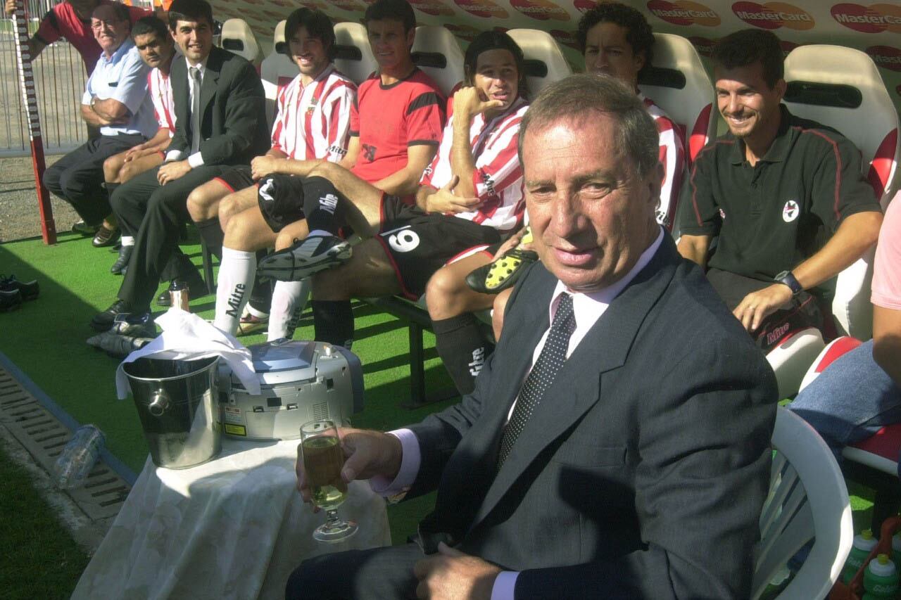 Bilardo en cancha de River, como DT de Estudiantes.