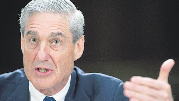 El fiscal especial Mueller acusó a doce espías rusos de hackear la campaña de Hillary Clinton.