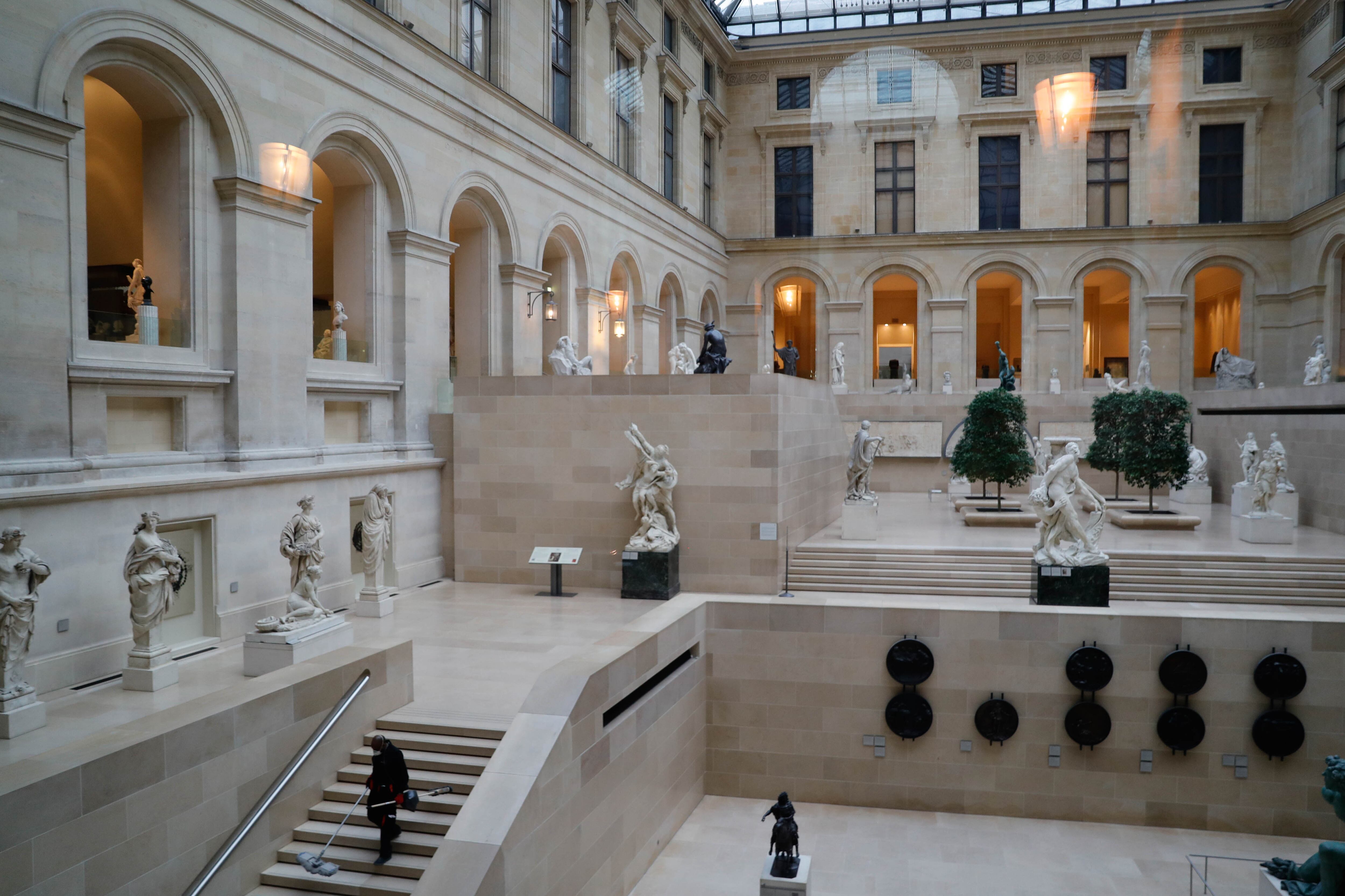 Se puede pasear por el Louvre desde una computadora.