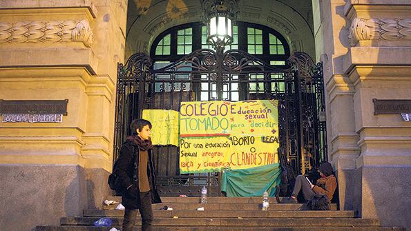 El Programa de Educación Sexual Integral no fue aplicado y, en lugar de eso, redujeron su presupuesto y designaciones de docentes.