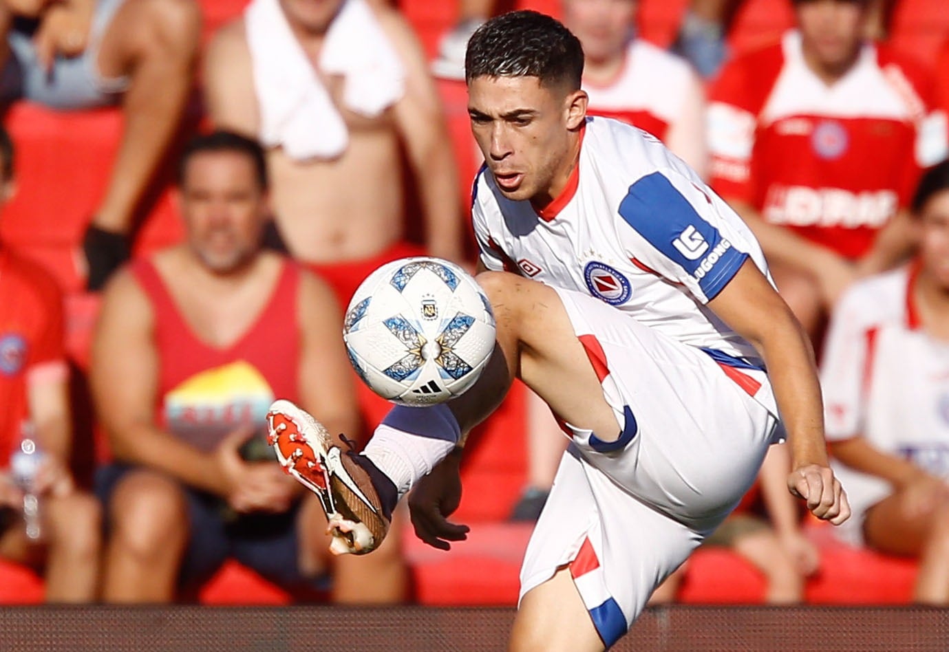 Santiago Montiel, temperamental lateral o o volante por la izquierda