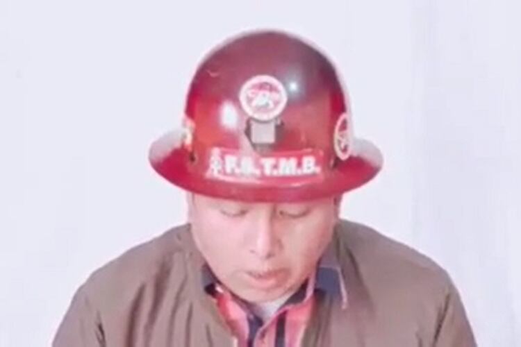 Huarachi en la lectura del comunicado de la COB