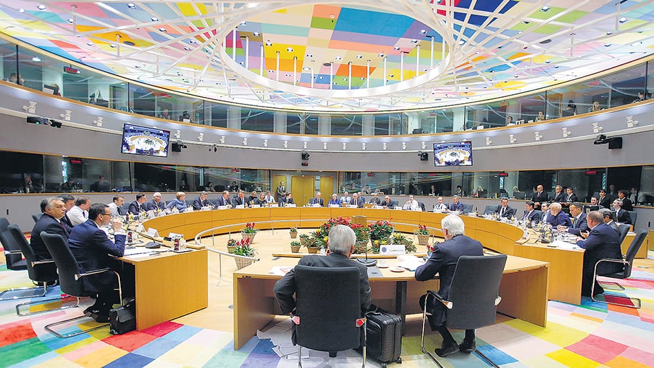 May y los 27 líderes del bloque participaron de la cumbre extraordinaria en Bruselas.