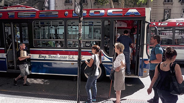 El transporte público, junto con la tarifa del gas, los que más impactaron en el costo de vida de los asalariados.