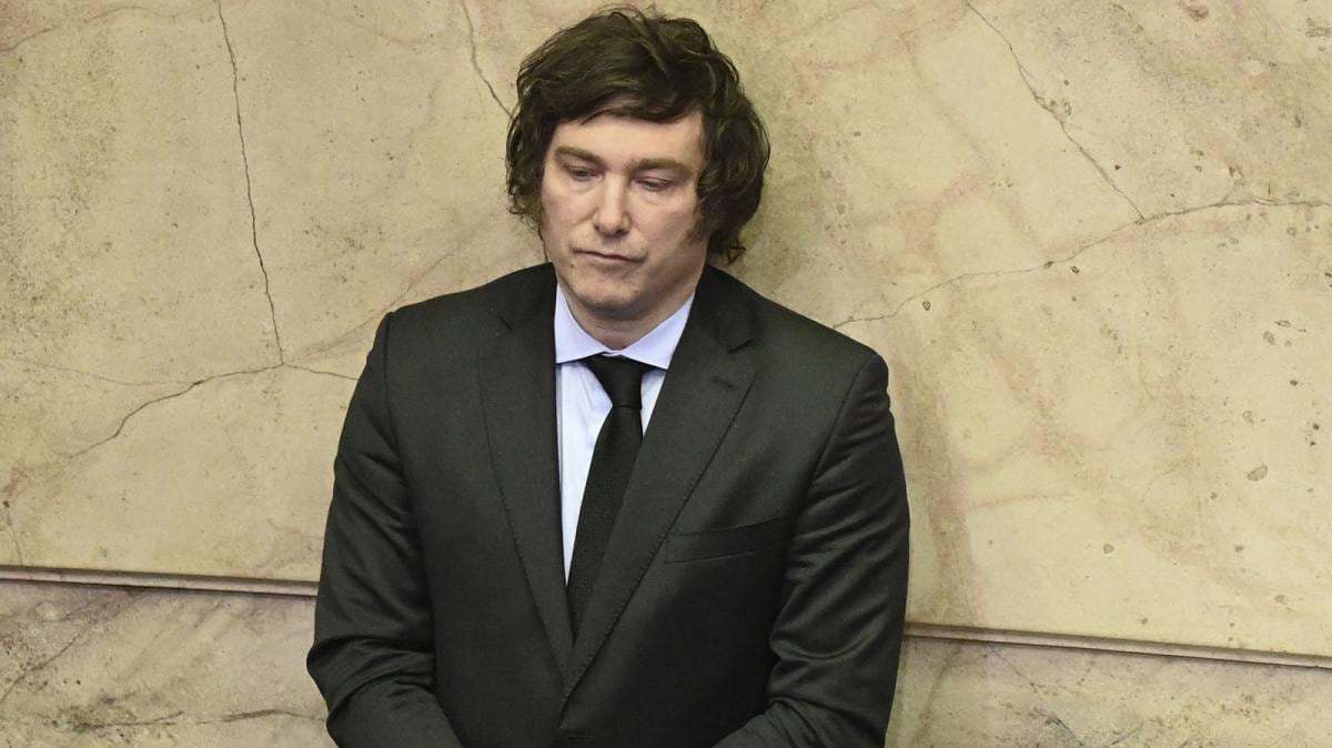 La situación interna de La Libertad Avanza complica la campaña de Milei.