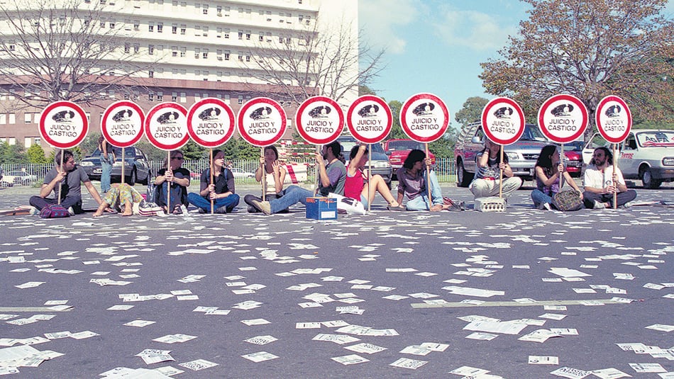 Primera salida con las señales de Juicio y castigo a Comodoro Py donde declaraba Massera, 1998.