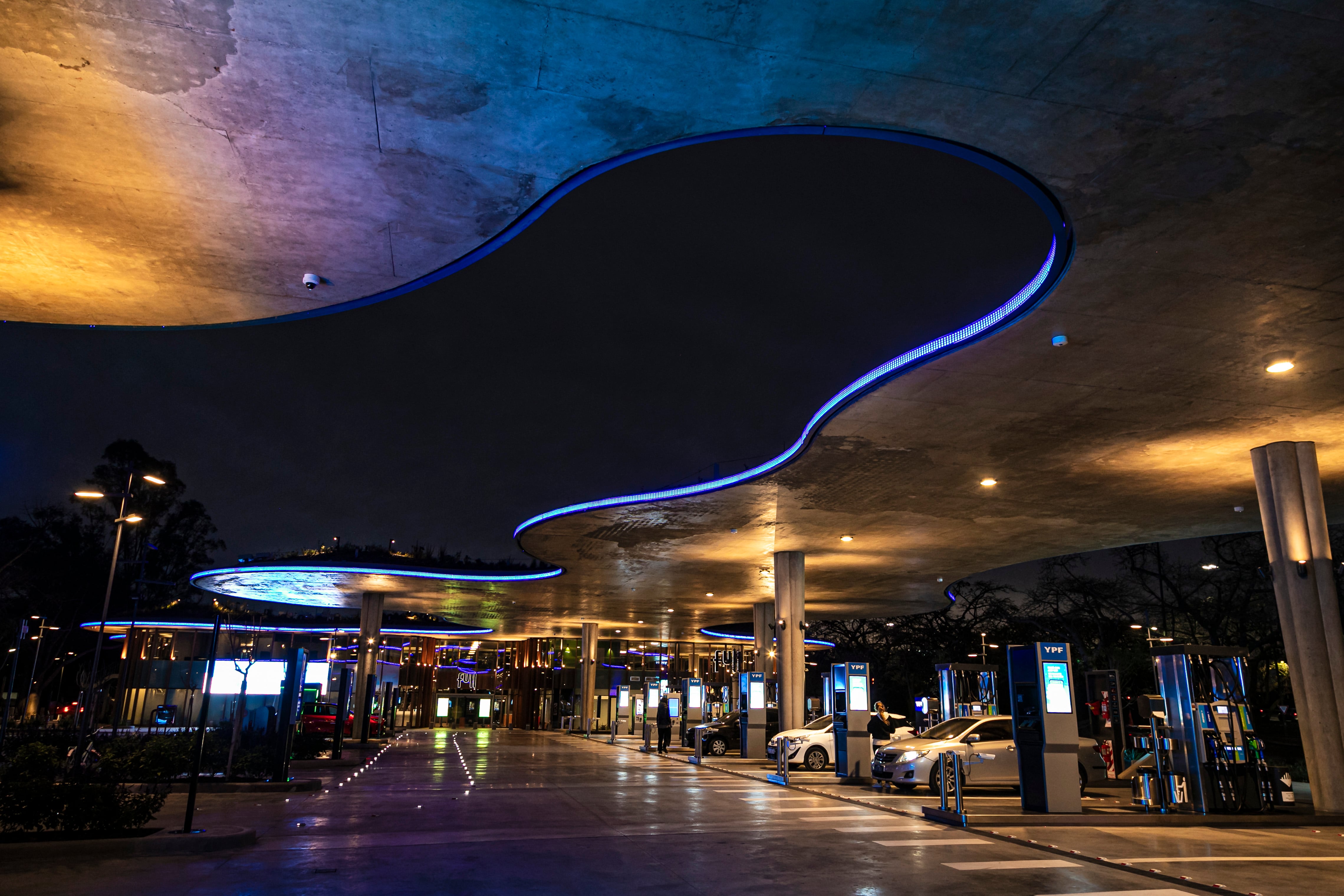 La YPF de Figueroa Alcorta al 6600 tiene valor arquitectónico.