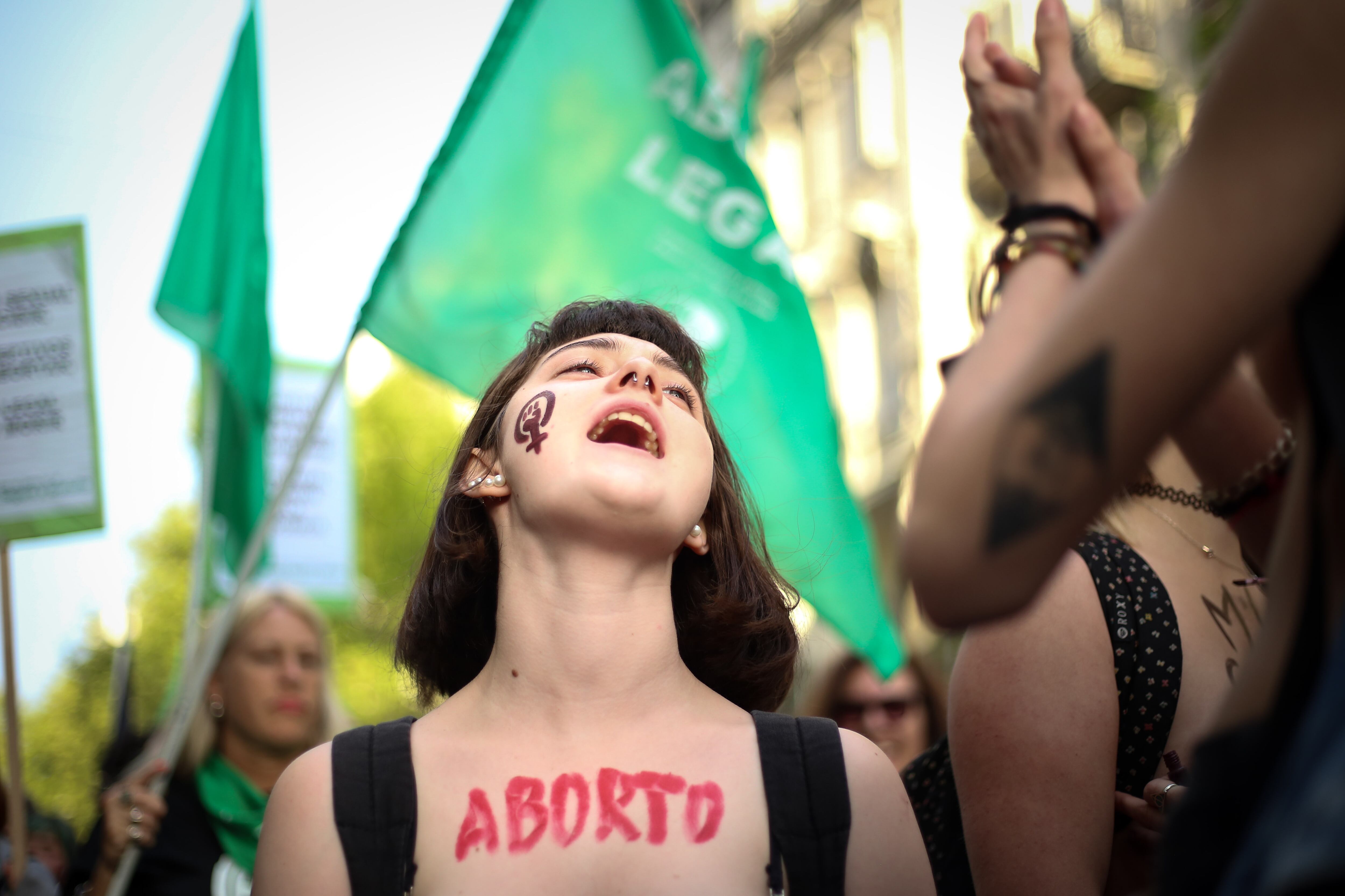 El derecho al aborto, siempre bajo asedio.