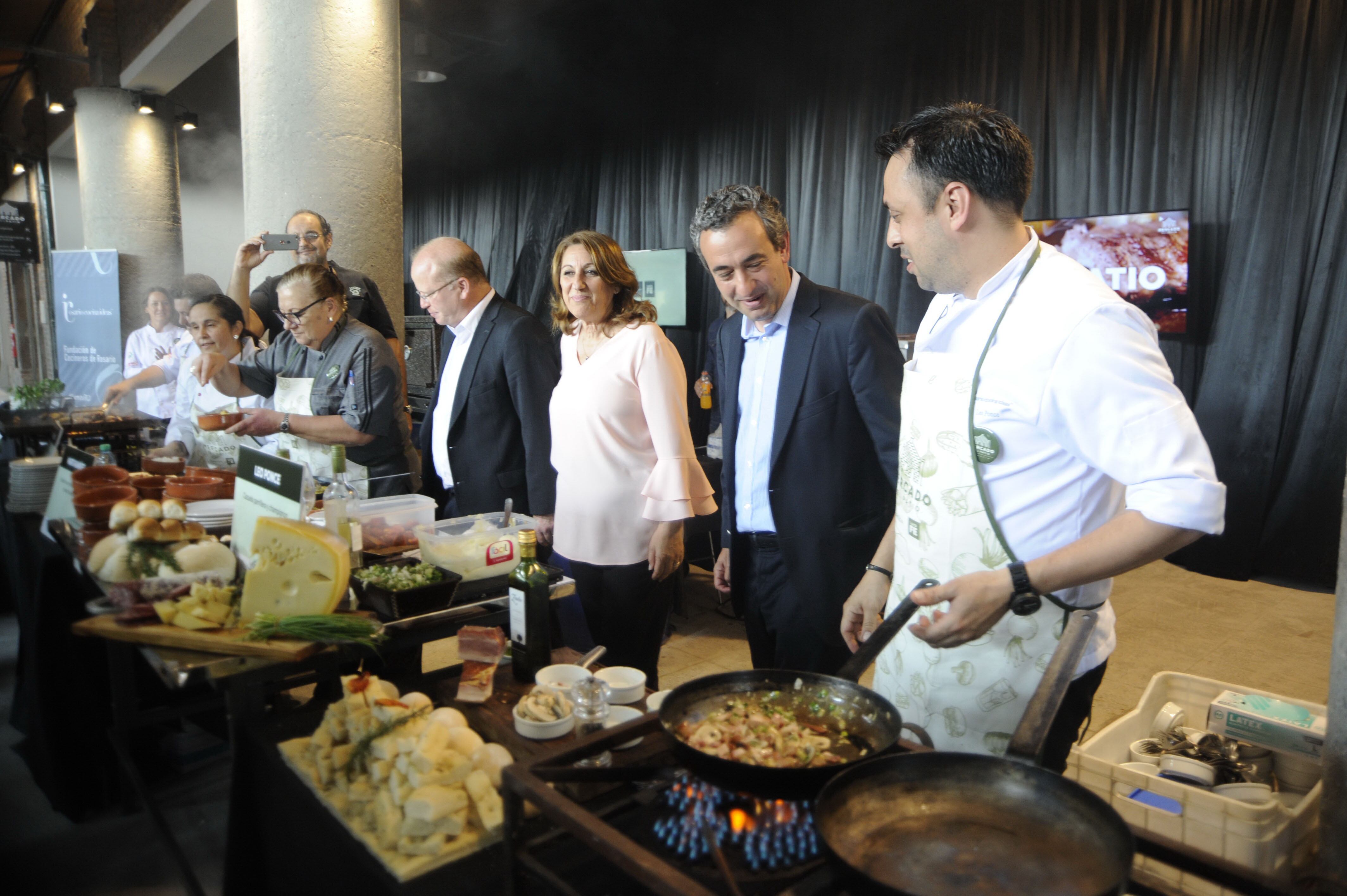 La recorrida inaugural sirvió de vidriera también para los candidatos del oficialismo.