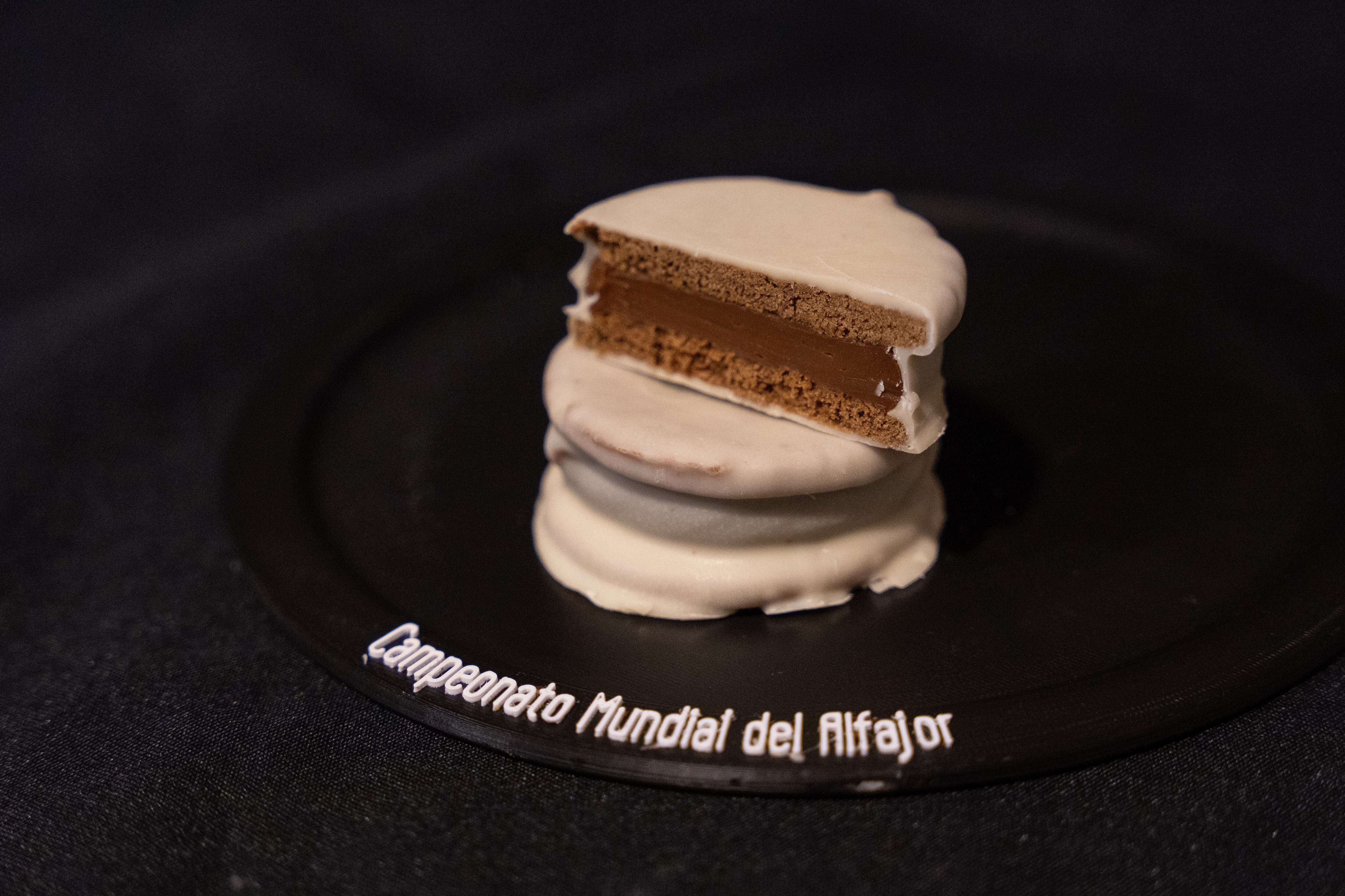 Chacra Los Retamos, de El Hoyo, Chubut, logró cautivar al jurado: un alfajor de harina de nuez y dulce de leche, cubierto con chocolate blanco