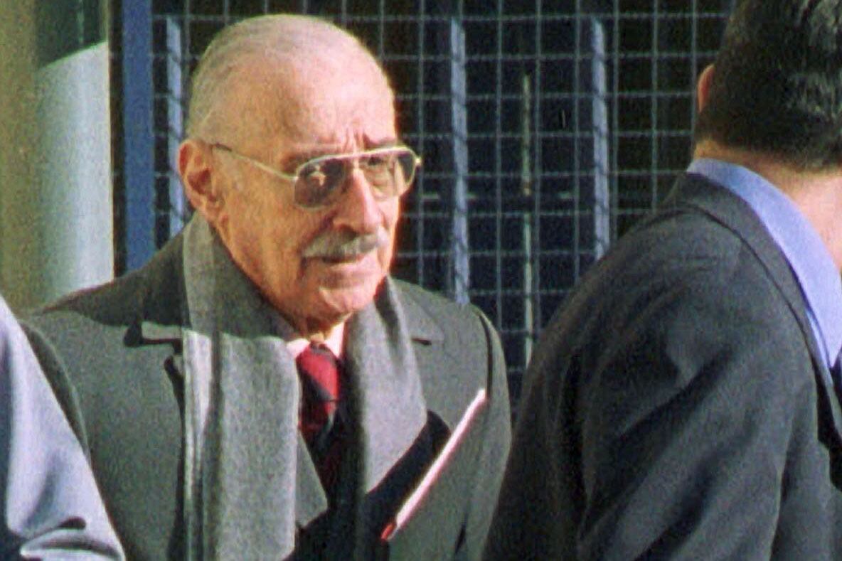 Desde el gobierno español piden que se retire una condecoración que la realeza le otorgó al genocida Jorge Rafael Videla.