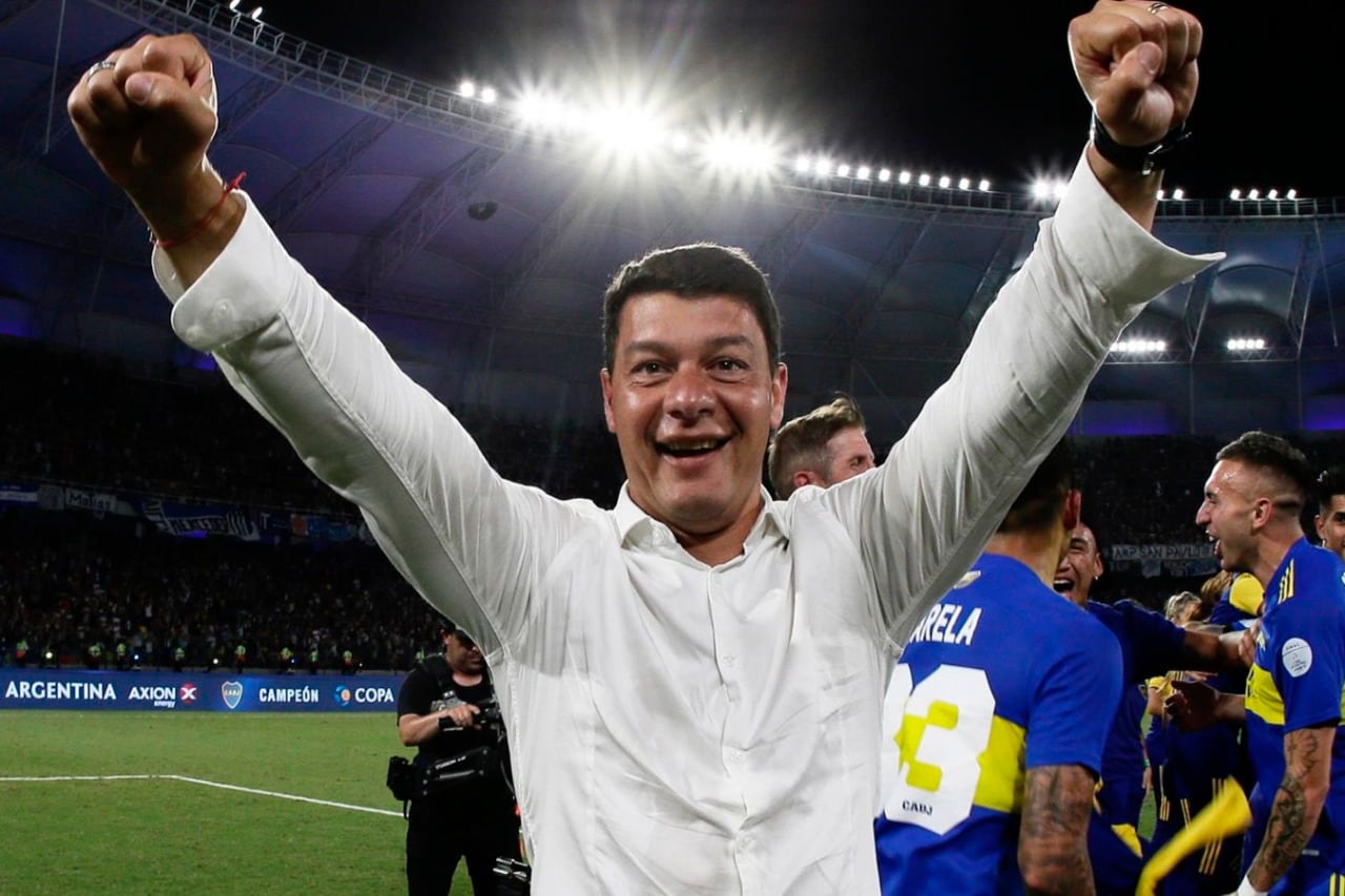 Sebastián Battaglia festeja su primer título en Boca.