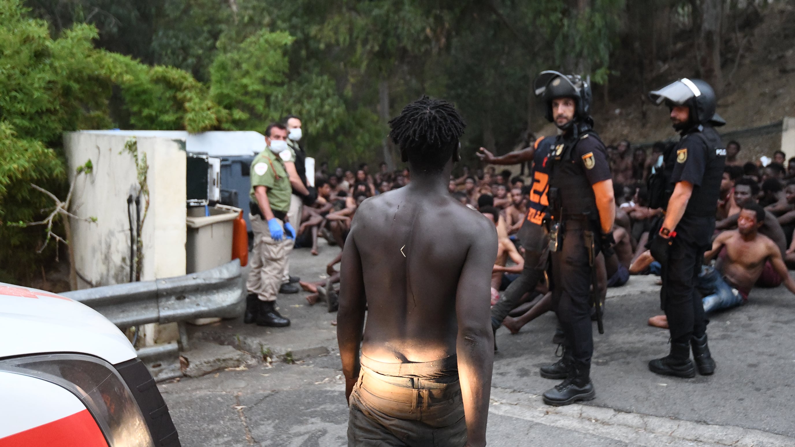 Los migrantes en el Centro de Estancia Temporal de Inmigrantes de El Jaral, en Ceuta.