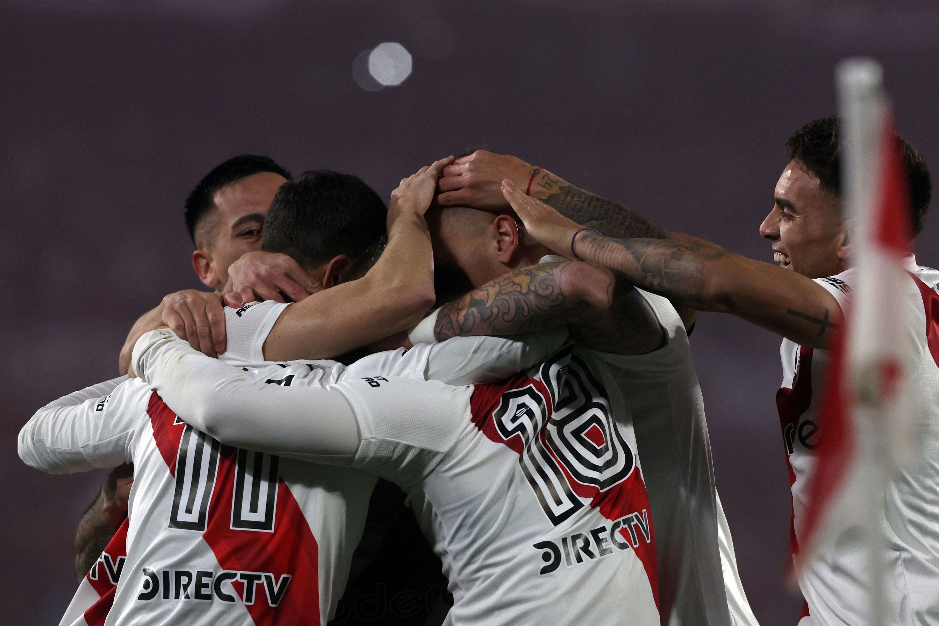 El River de Demichelis festeja uno de los goles que le otorgaron un nuevo campeonato local