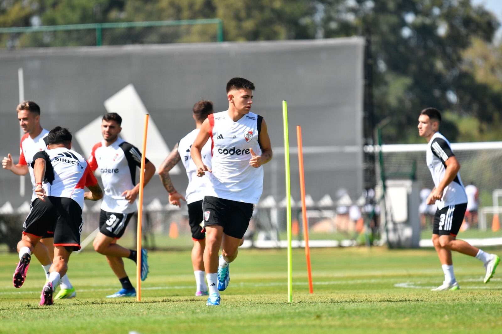 Echeverri y Solari se sumaron a los entrenamientos.
