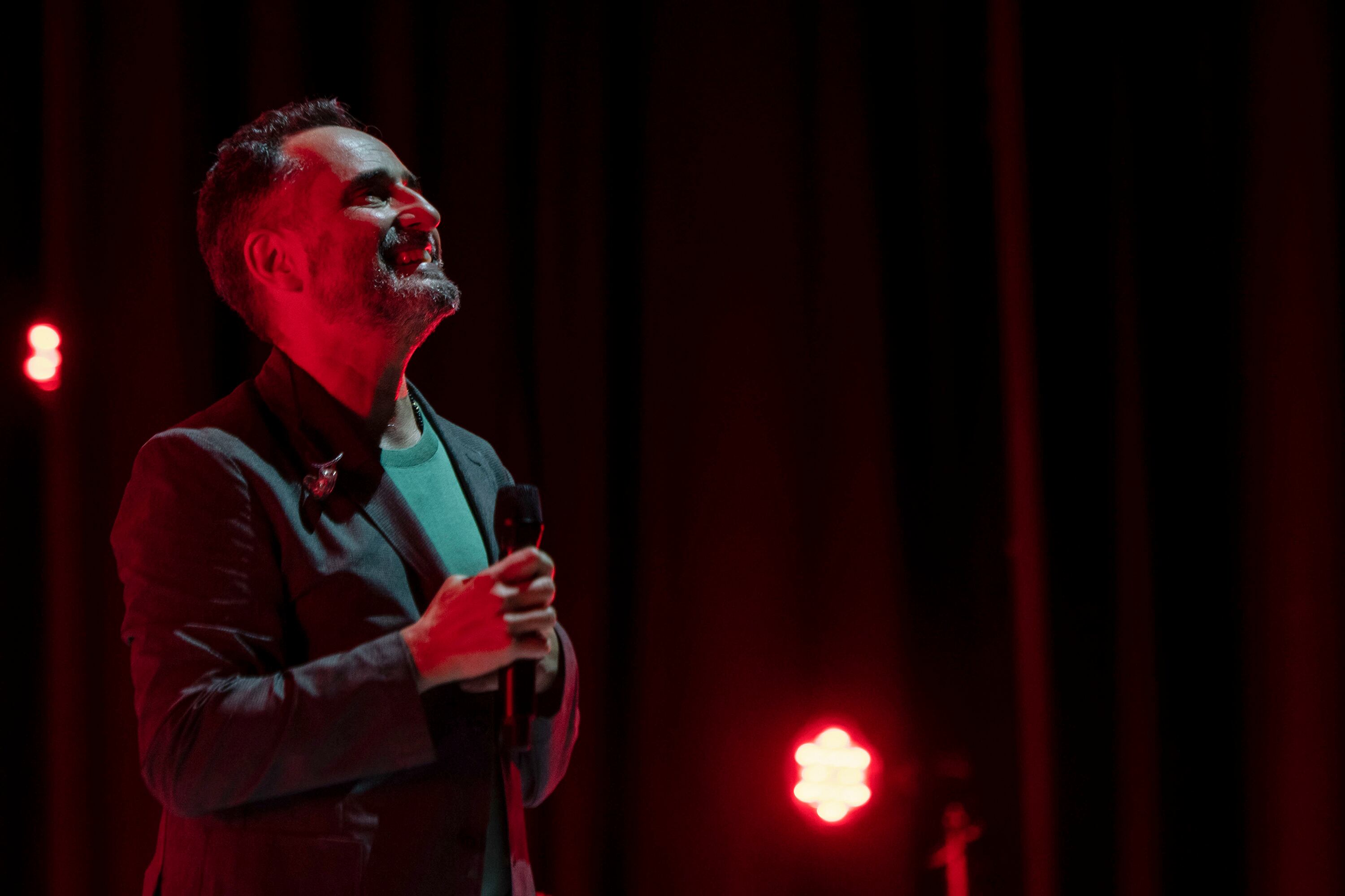 Drexler agradeció una y otra vez al público por haber llenado el teatro en tiempos de crisis económica y sanitaria.