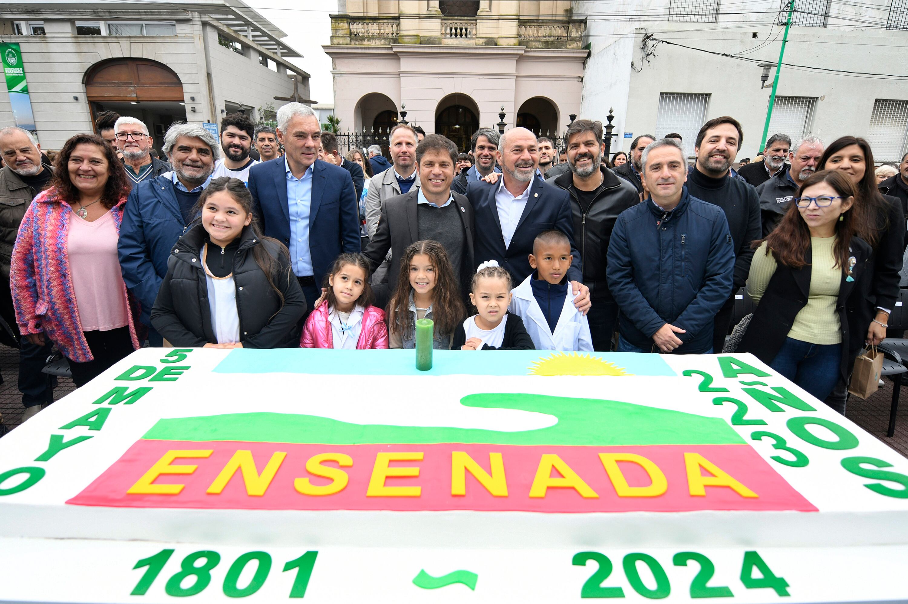 El acto oficial incluyó el desfile de unas 200 instituciones
