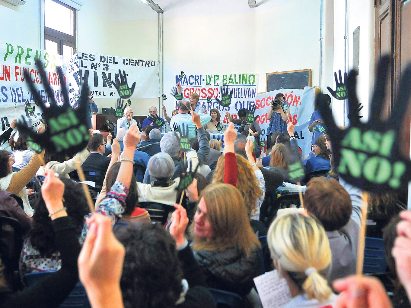 Asamblea de los trabajadores del Centro de Salud Mental Arturo Ameghino para resistir su vaciamiento.