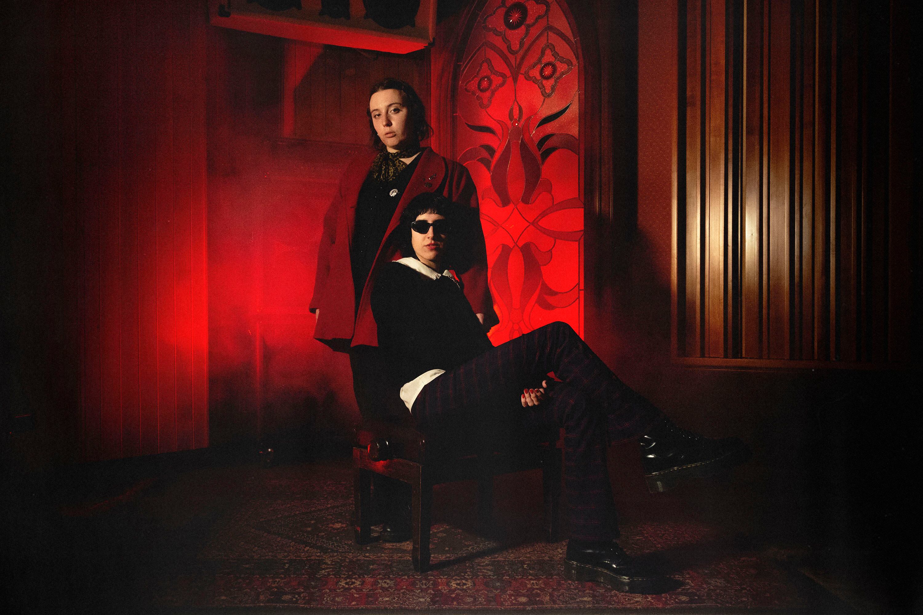 En el disco, Dum Chica hizo "una apuesta a la canción".