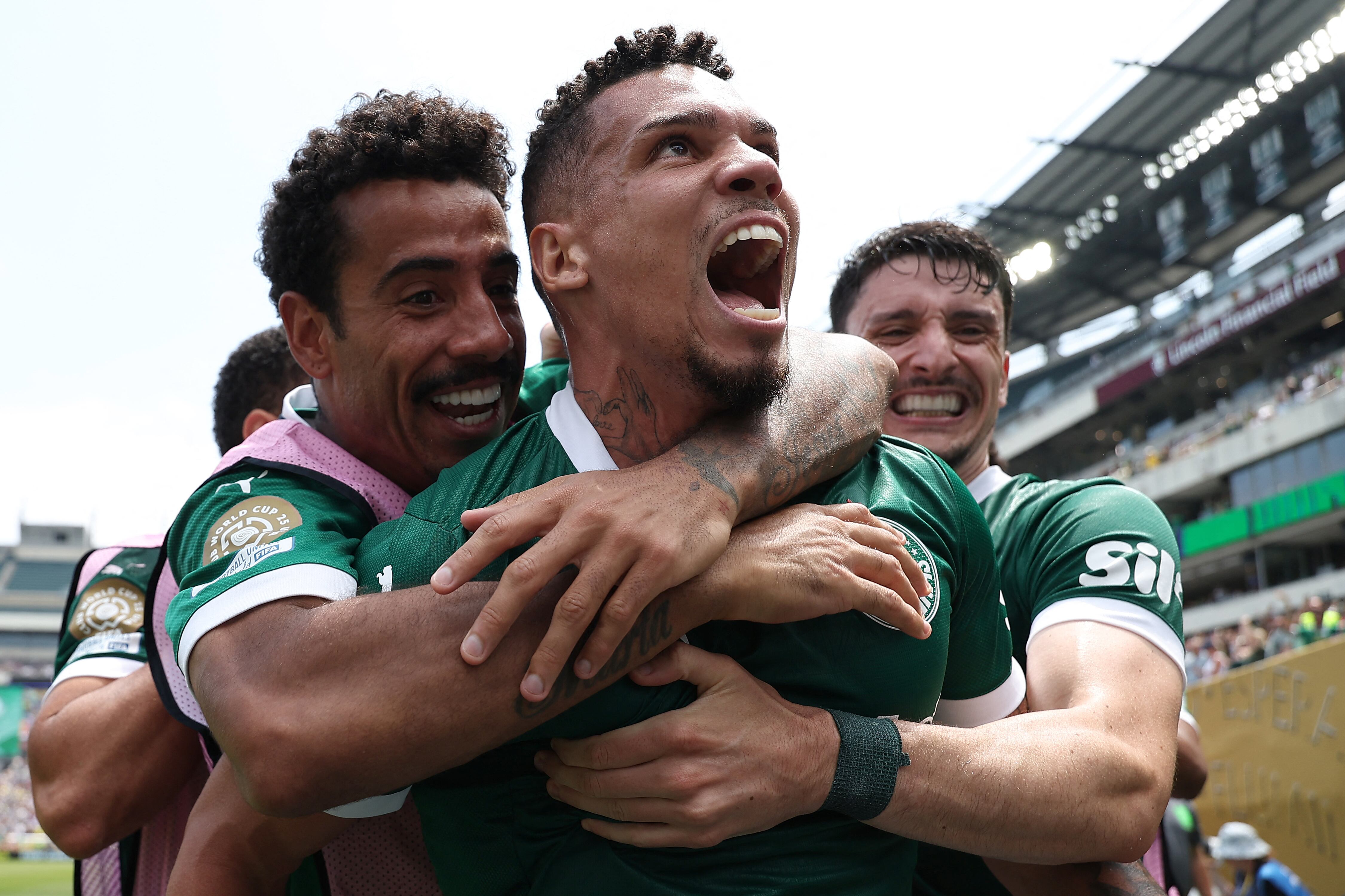 Paulinho grita con el alma su gol y la clasificación de Palmeiras