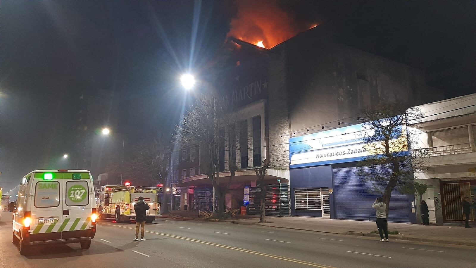 El incendio en el antiguo Cine San Martín causó conmoción en Mar del Plata.