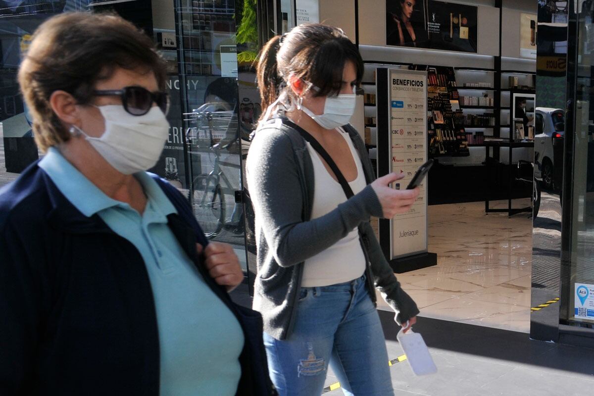 El gobierno nacional acordó con las empresas de cable, telefonía celular, internet y telefonía fija el congelamiento de las tarifas hasta el 31 de agosto. 