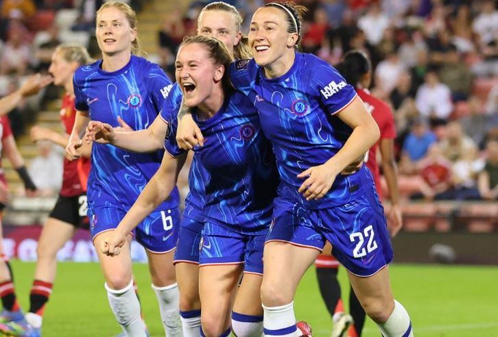 Jugadoras del Chelsea celebran tras un triunfo