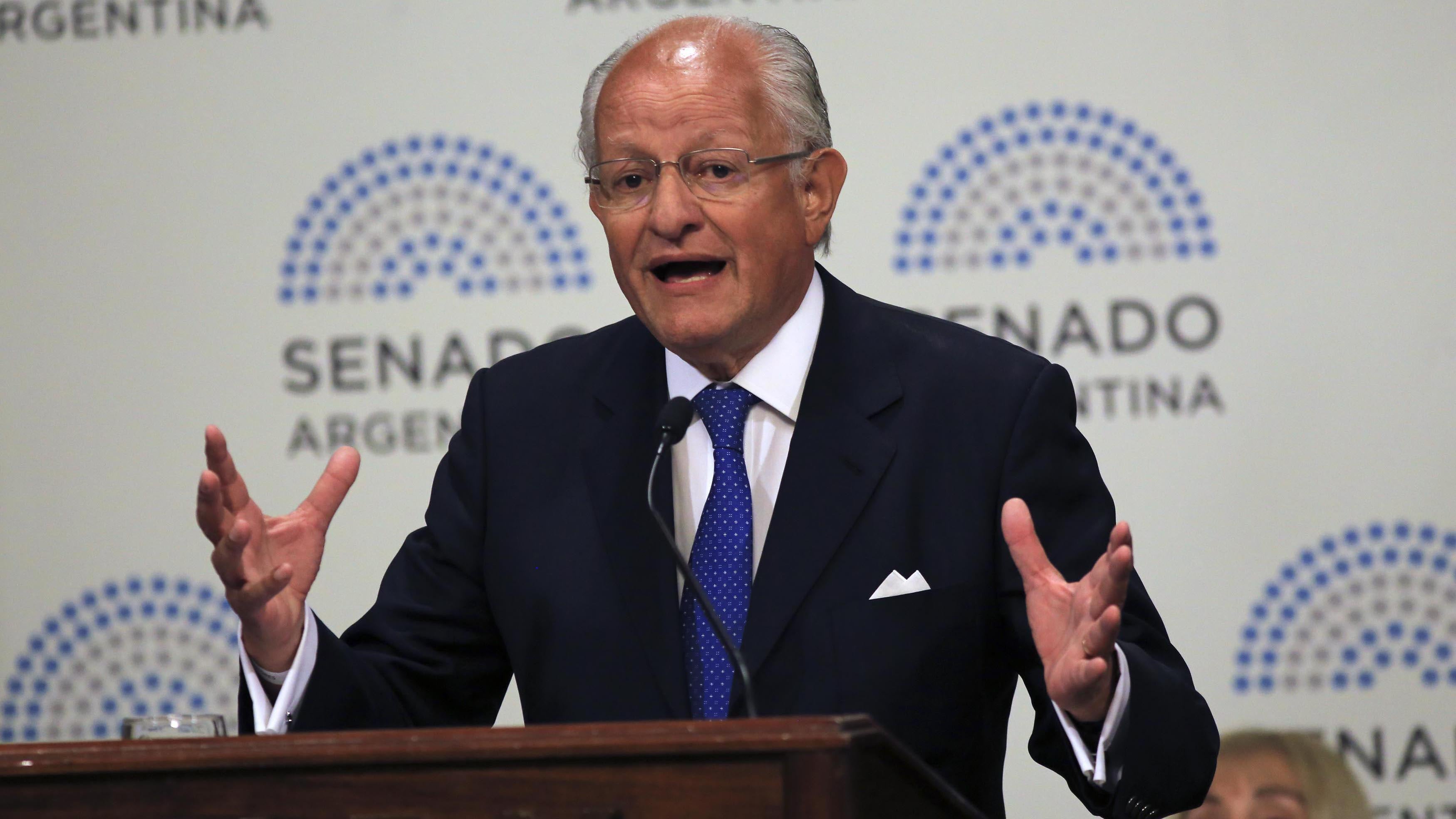 Albino en el Senado, el día de su controvertida exposición.