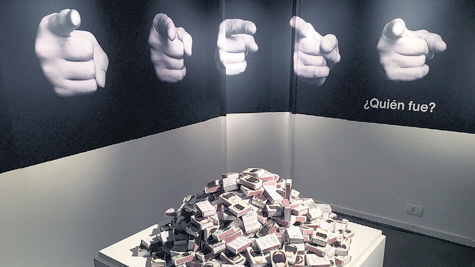 Dos obras de Graciela Sacco: Una chispa basta para incendiar... y, detrás ¿Quién fue?.