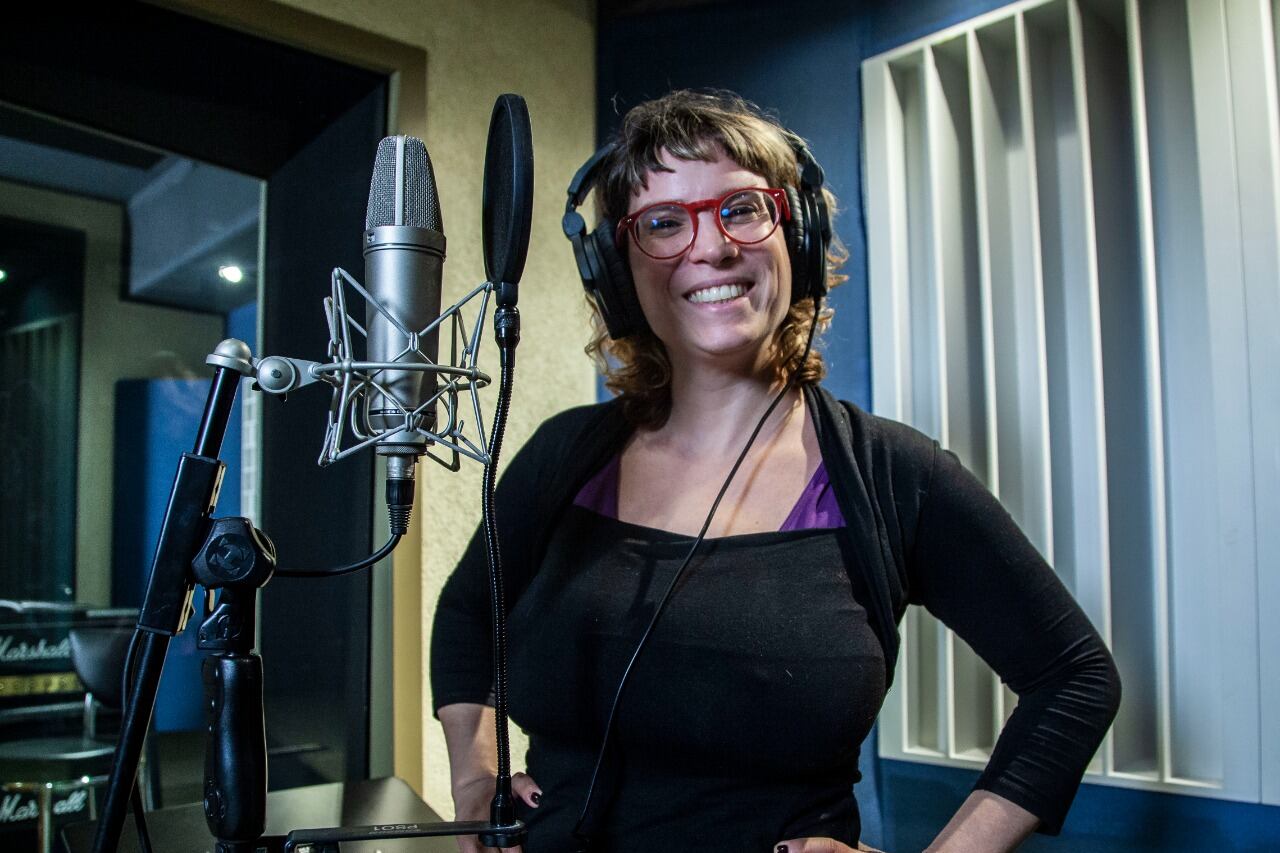 Ana Sofía Stamponi, en plena grabación del Cancionero Federal en Tecnópolis.